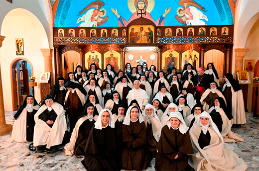 Papa Leão XIV visita as Irmãs Carmelitas da Theotokos